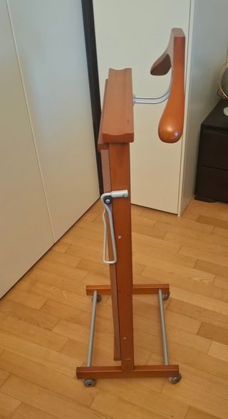 Servomuto in legno con gruccia