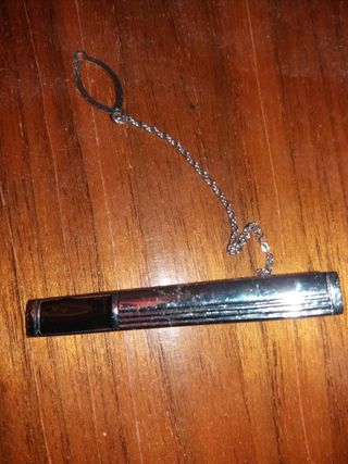 Aguja de corbata plateada y negra