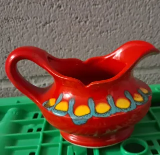 Jarra cerámica roja decorada