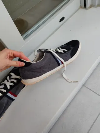 Zapatillas El Ganso grises y azul marino