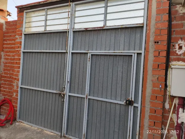 Puerta de hierro 3,38m ancho x 3,15m alto