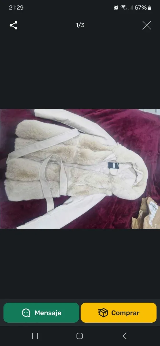 Abrigo de pelo y piel beige.