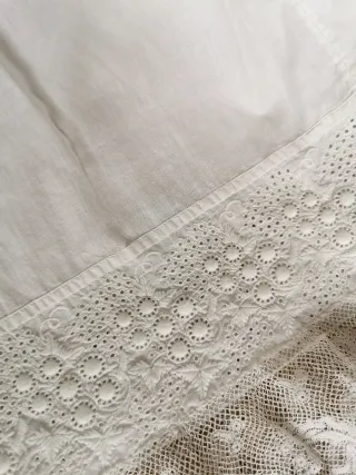 Delantal blanco algodón con con encajes