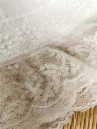 Delantal blanco algodón con con encajes