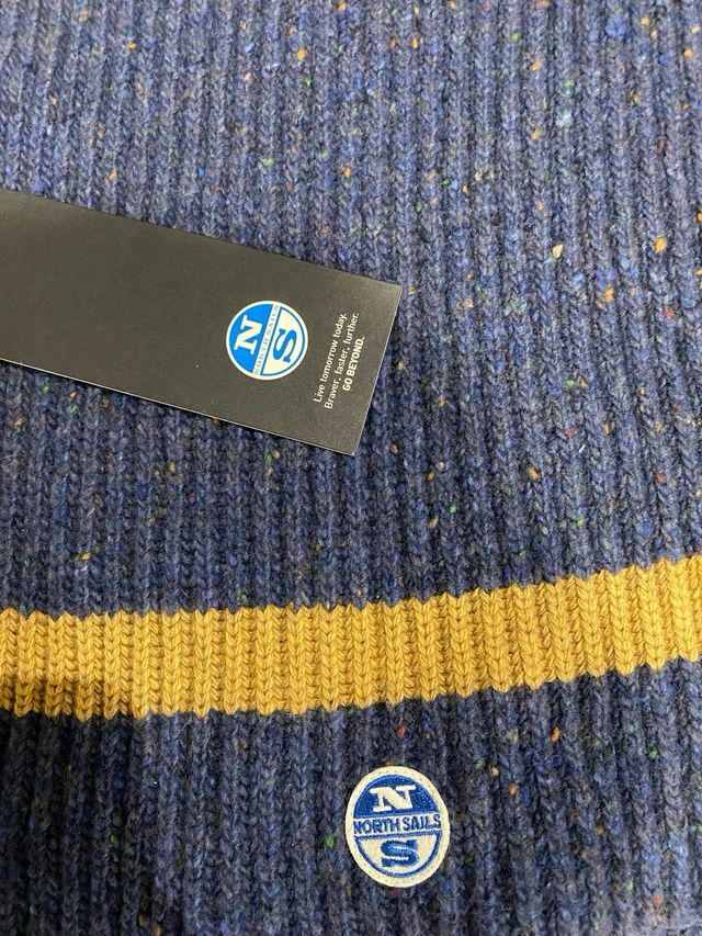 Bufanda North Sails azul con detalles dorados