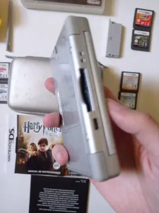 Nintendo DS Lite Plateada + Juegos y Accesorios