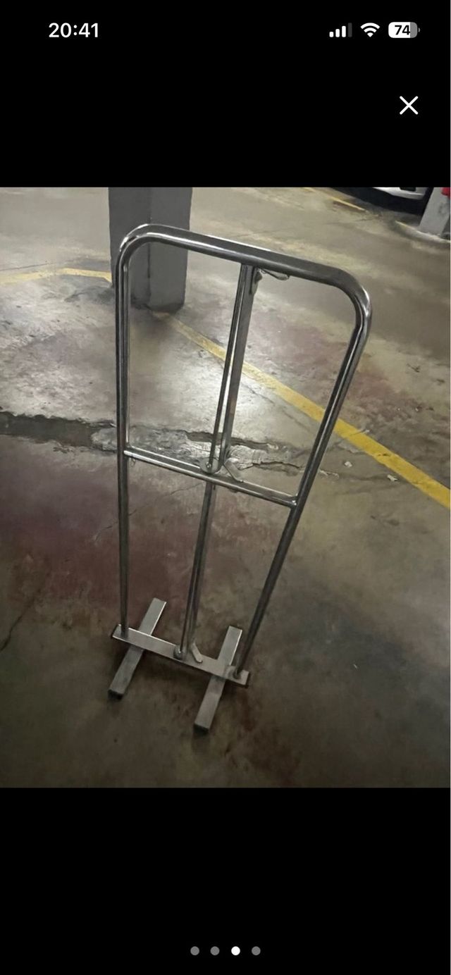 Soporte para rollo de papel de regalo