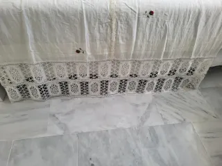 Cortina de tela con encaje