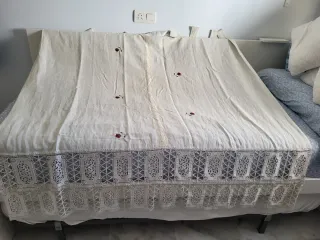 Cortina de tela con encaje