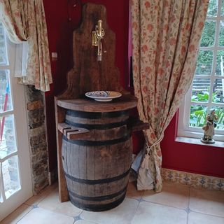 Barra de bar rústica de madera