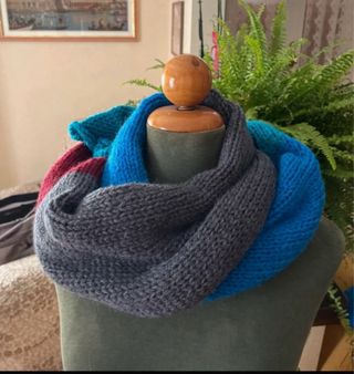 Sciarpa lunga  lana fatta a mano 190x40 cm nuova