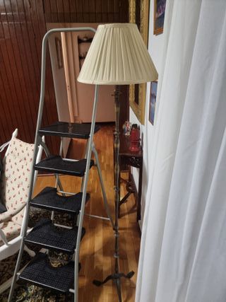 Lámpara de pie metal y tela beige