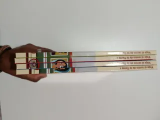 Colección de cuatro libros infantiles ilustrados.