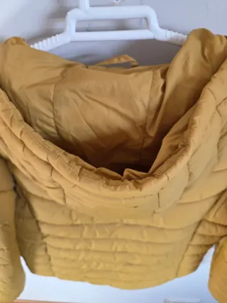 Cazadora acolchada Lefties amarilla