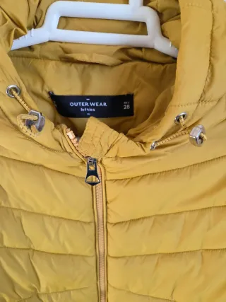 Cazadora acolchada Lefties amarilla