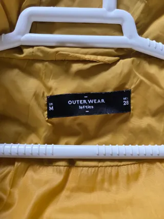 Cazadora acolchada Lefties amarilla