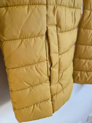 Cazadora acolchada Lefties amarilla