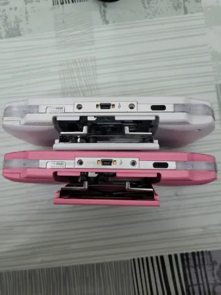 2 psp + cargador oficial + assesin's creed