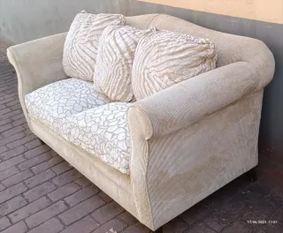 Sofá 2 plazas grande beige