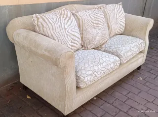 Sofá 2 plazas grande beige