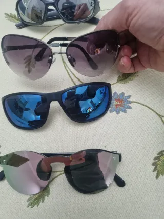 Lote de 5 gafas de sol espejadas, varias marcas.