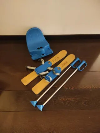 Esquís madera + bastones + silla azul