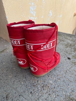 Botas Moon Boot rojas talla 32-34.
