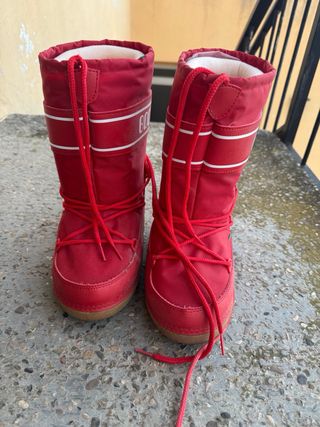 Botas Moon Boot rojas talla 32-34.