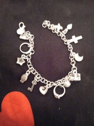 Pulsera plata con abalorios