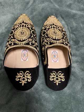 Zapatillas Marroquíes Bordadas Negro/Dorado