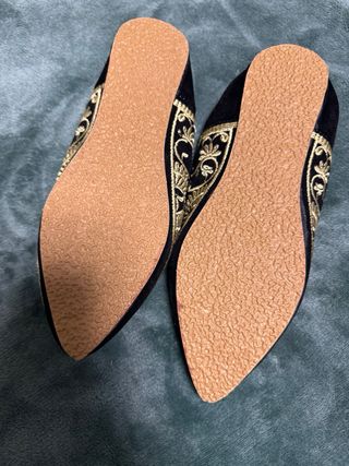 Zapatillas Marroquíes Bordadas Negro/Dorado