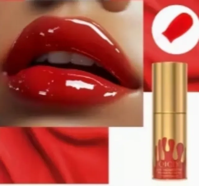 Brillo de labios rojo y dorado