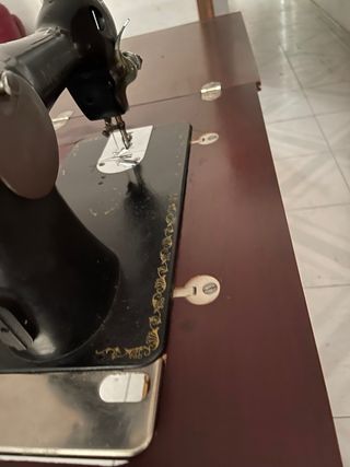 Máquina de Coser Alfa Antigua