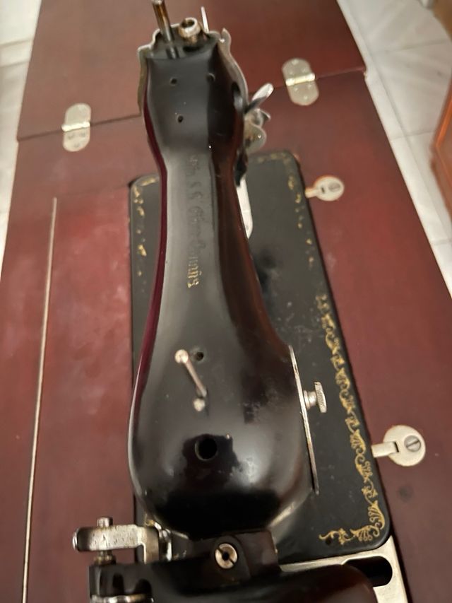 Máquina de Coser Alfa Antigua