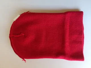 Cappello rosso ricamato LA