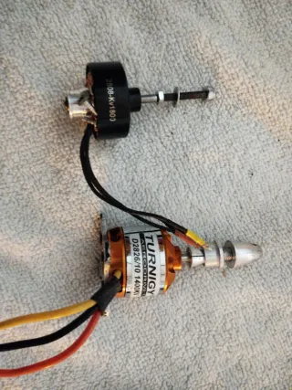 Motores Turnigy D2826/10 1400KV