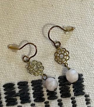 Orecchini pendenti fiore perla