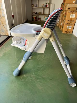 Trona de bebé con bandeja