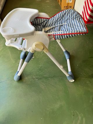 Trona de bebé con bandeja