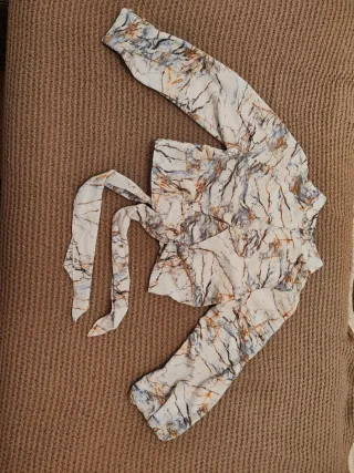 Top manga larga estampado mármol