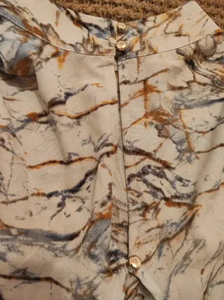 Top manga larga estampado mármol