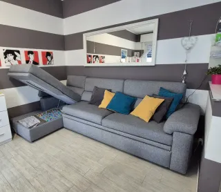 Divano 3 posti con chaise longue grigio