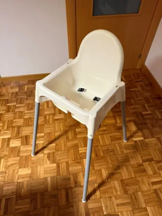 Trona Ikea color crema