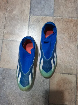 Botas de fútbol Adidas sin cordones