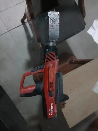 Clavadora Hilti DX 76