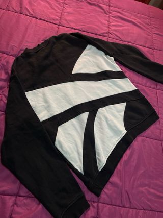 Sudadera Reebok Vintage Negra y Blanca