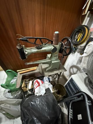SE VENDE TALLER DE ZAPATERÍA COMPLETO