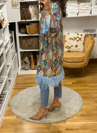 Poncho Uterqüe S. lentejuelas plumas