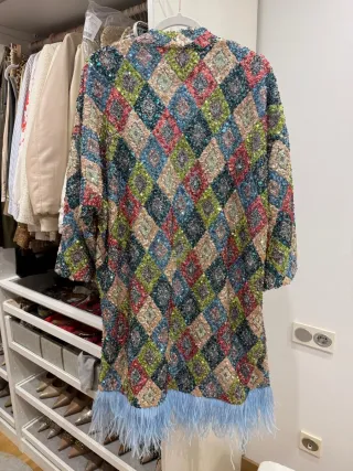 Poncho Uterqüe S. lentejuelas plumas