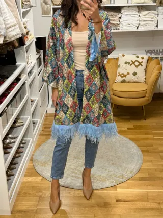 Poncho Uterqüe S. lentejuelas plumas